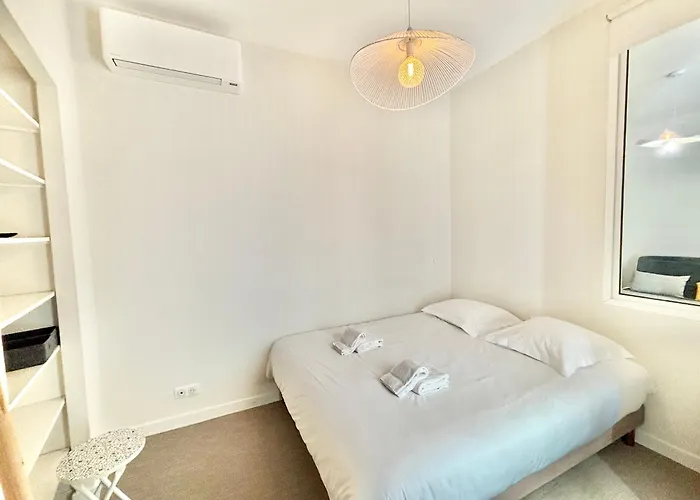 Cours Napoleon Apartment *