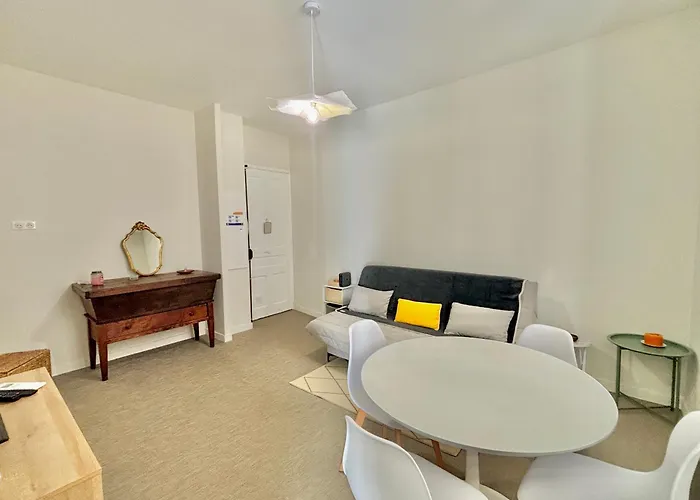 Cours Napoleon Apartment *