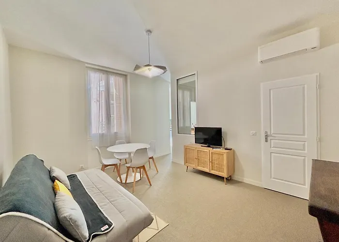 Cours Napoleon Apartment *