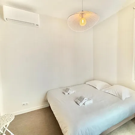 Cours Napoleon Apartment *