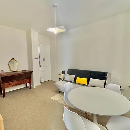 Cours Napoleon Apartment *