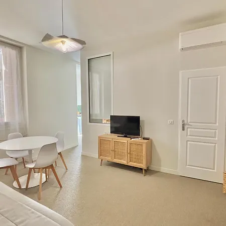 Cours Napoleon Apartament