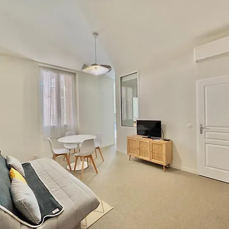 Cours Napoleon Apartament *